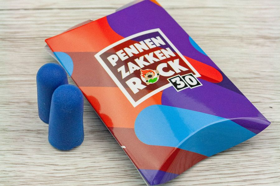 oordopjes per set verpakt in bedrukt doosje voor Pennenzakkenrock dat zijn 30ste verjaardag vierde